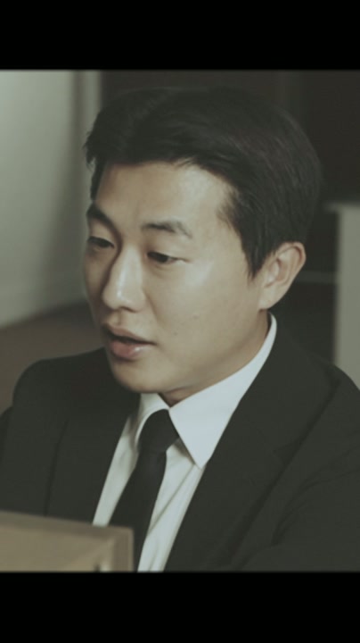 ASK AGAIN, GOD 영상에서 추출한 장면